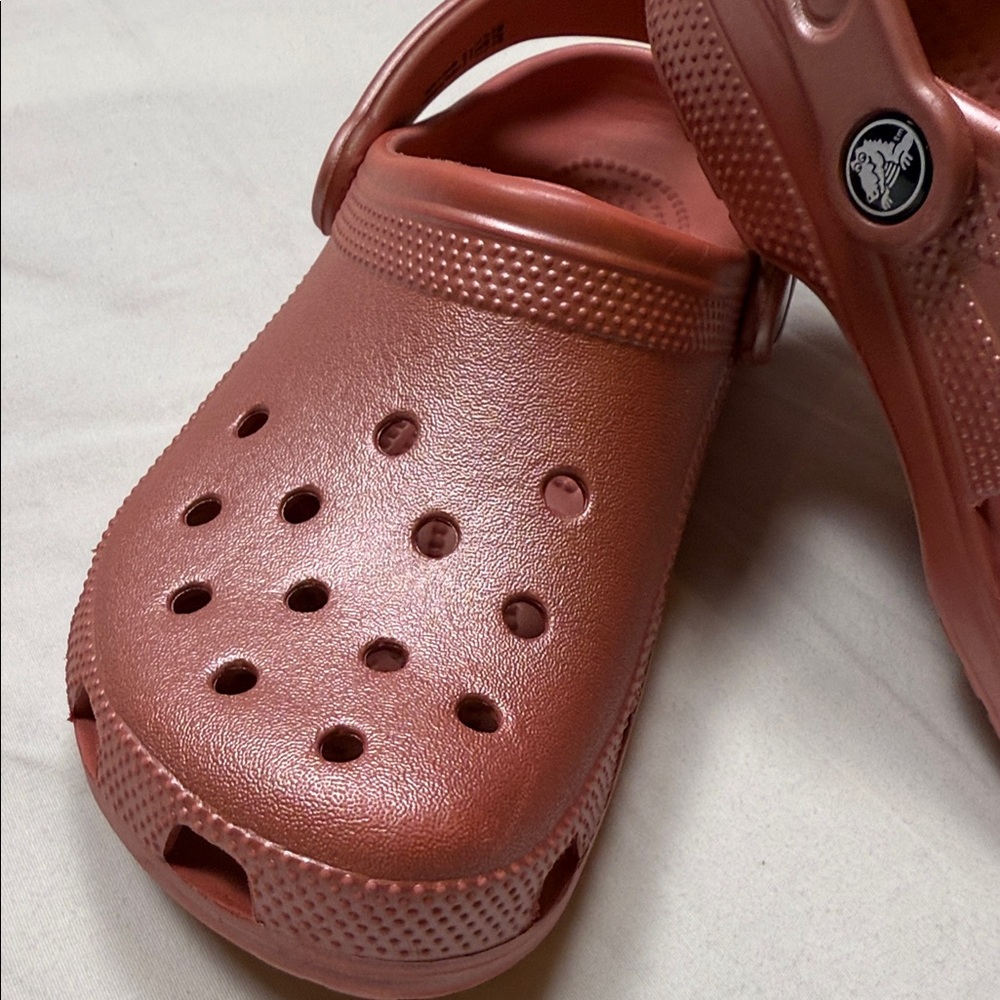 CROCS Women's Sandals in Deep Burgundy women’s6 men4, kids coral/metallic pink - Picture 4 of 16